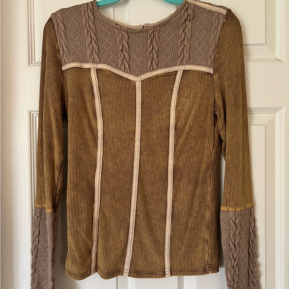 BKE Women's Long Sleeve Top S-Like New!